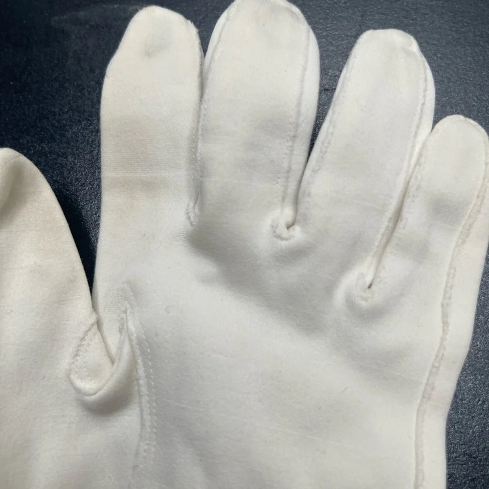 💕Bundle 3 for $20 Vintage Women’s White Formal Gloves
